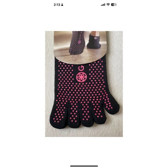 GAIAM Super Grippy Yoga Socks All Grip No Slip Size Medium/Large Black/Pink NEW - Picture 4 of 4